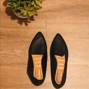 Me Too black point toe flats